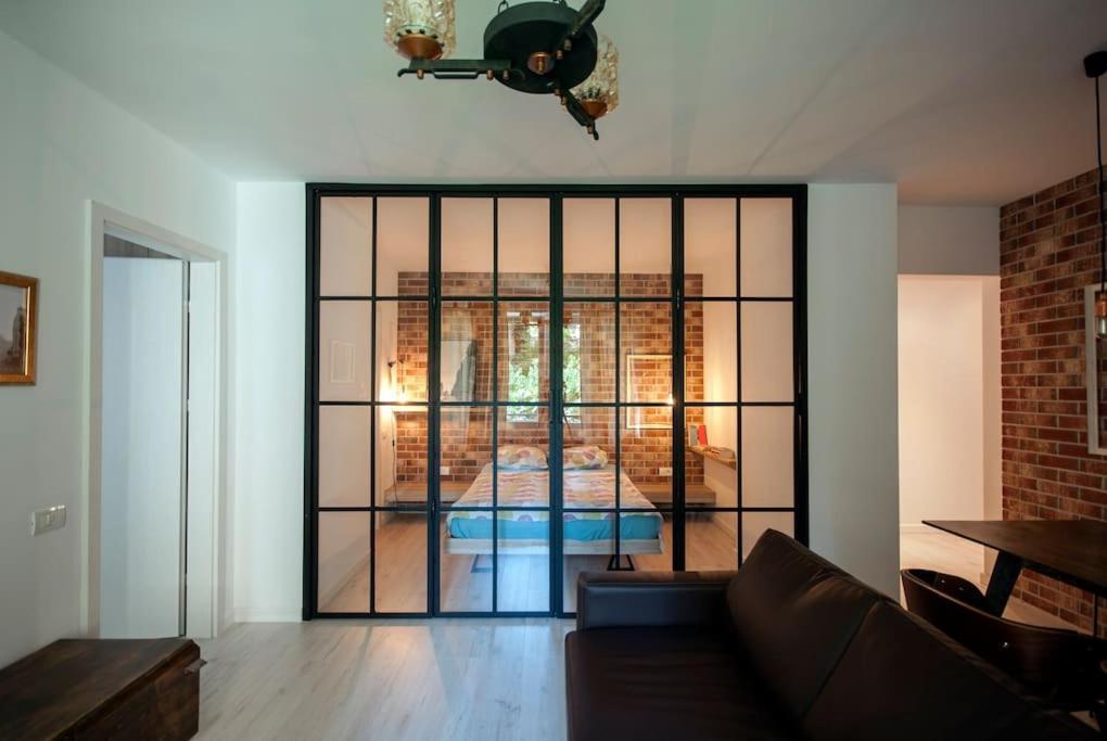 Retro Midtown Apartment Bucarest Esterno foto